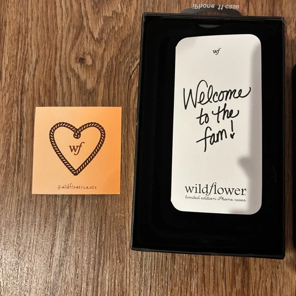 NWT Wildflower iPhone 11 Case - Rodeo Drive - Picture 4 of 6